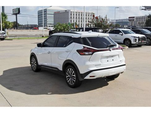 Used 2023 Nissan Kicks SR w/ SR Premium Package FWD image 4