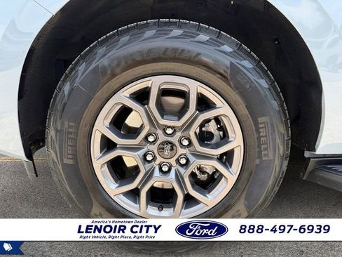 Used 2025 Ford Expedition Active RWD image 9