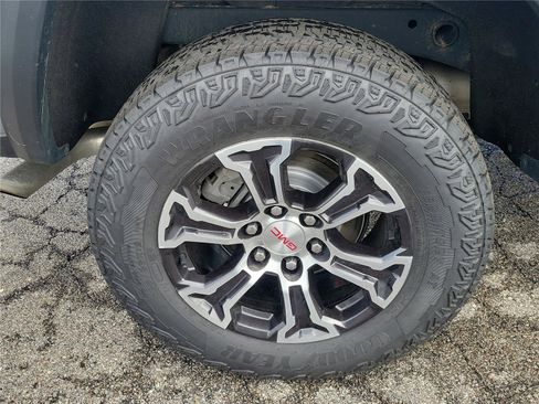 Used 2023 GMC Canyon AT4 w/ AT4 Premium Package AWD/4WD image 5