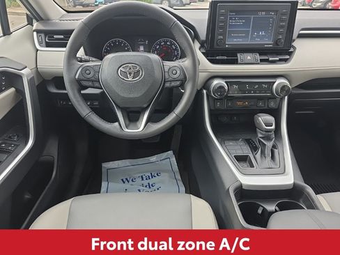Used 2021 Toyota RAV4 XLE Premium image 21