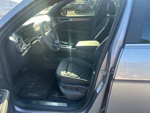 Used 2024 Volkswagen Atlas Cross Sport SE w/ Panoramic Sunroof Package AWD/4WD image 5