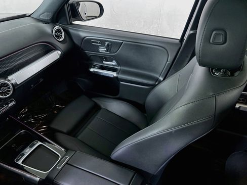 Used 2024 Mercedes-Benz EQB 300 4MATIC image 25