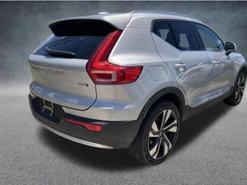 Used 2023 Volvo XC40 B5 Plus w/ Driver Assist Package AWD/4WD image 5