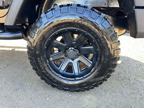 Used 2016 Jeep Wrangler Unlimited Sport w/ Connectivity Group image 23