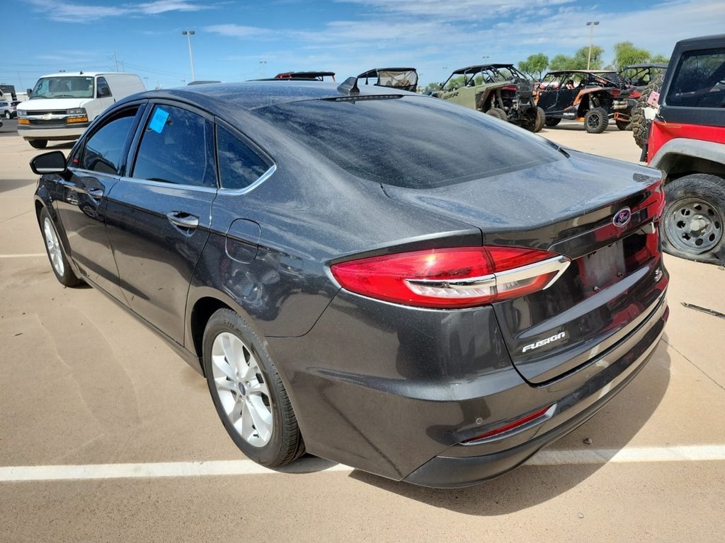 Used 2020 Ford Fusion SE FWD image 2