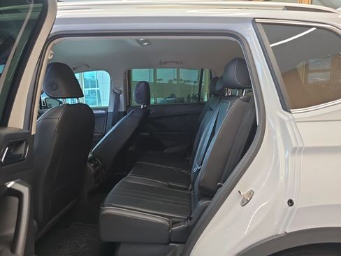 Used 2024 Volkswagen Tiguan SE image 30