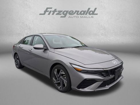 Used 2025 Hyundai Elantra SEL FWD image 1