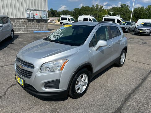 Used 2016 Chevrolet Trax LT w/ LPO, Cargo Package FWD image 3