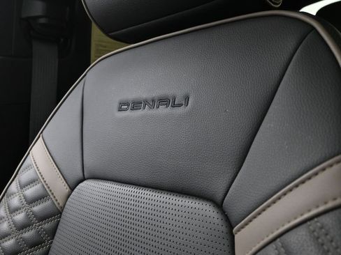 Used 2024 GMC Canyon Denali image 41