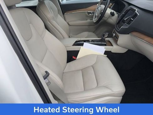 Used 2021 Volvo XC90 T6 Momentum image 4