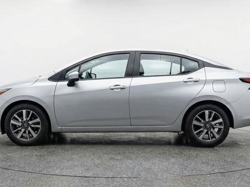 Used 2025 Nissan Versa SV image 5