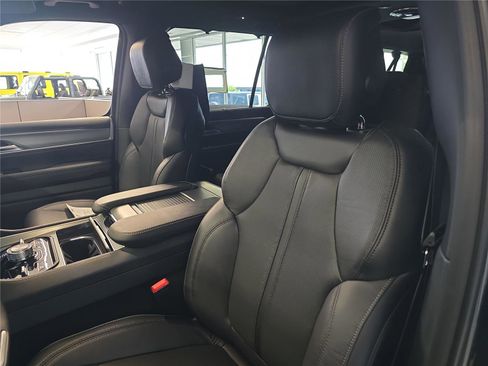 New 2026 Jeep Grand Wagoneer L Limited AWD/4WD image 18