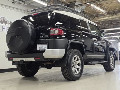 Used 2014 Toyota FJ Cruiser 4WD w/ Upgrade Package image 8