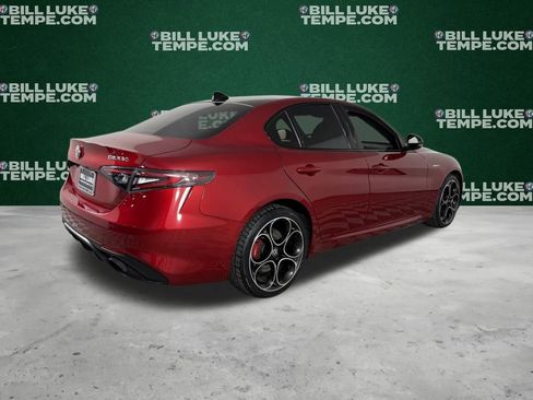 Used 2024 Alfa Romeo Giulia Veloce image 5
