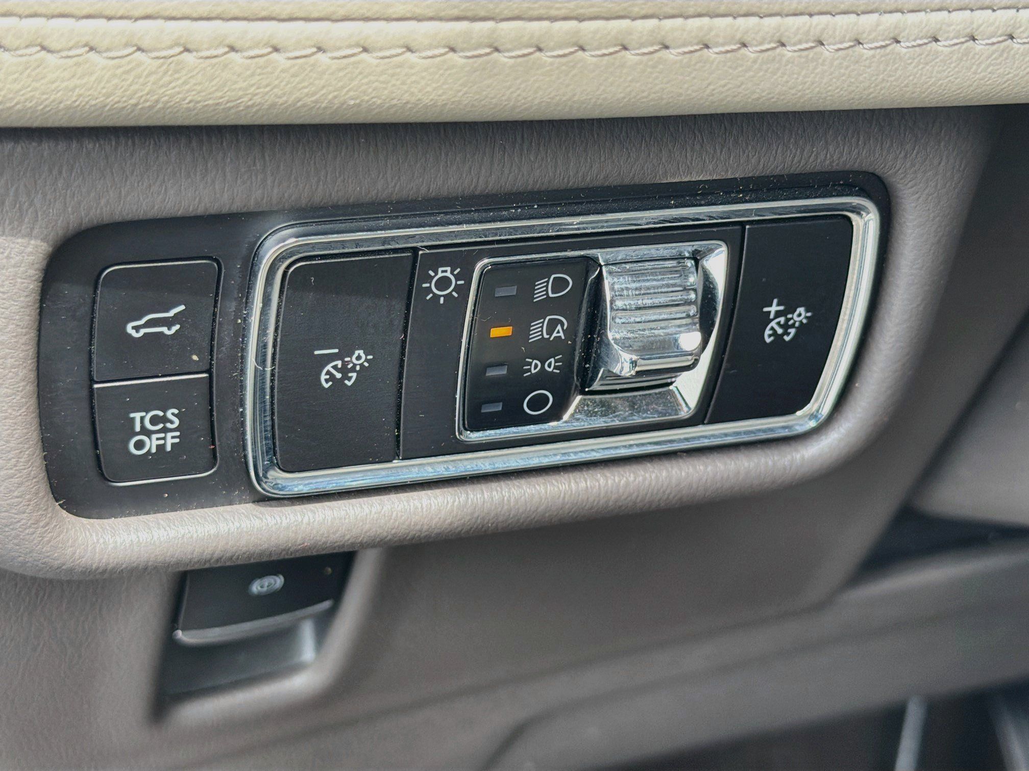 Used 2023 Lincoln Nautilus FWD w/ Premium Package image 10