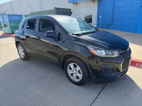 Used 2020 Chevrolet Trax LS w/ Tint and Cruise Package image 7
