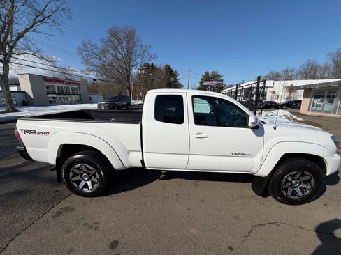 Used 2014 Toyota Tacoma 4x4 Access Cab V6 w/ TRD Sport Package image 4