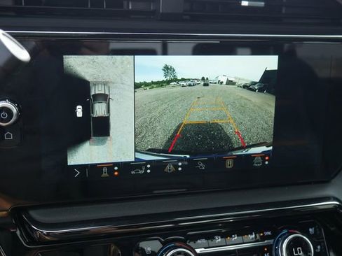Used 2025 GMC Sierra 2500 AT4 w/ AT4 Premium Plus Package AWD/4WD image 4