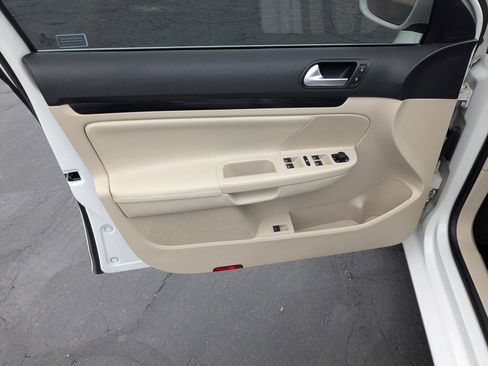 Used 2013 Volkswagen Jetta TDI image 14