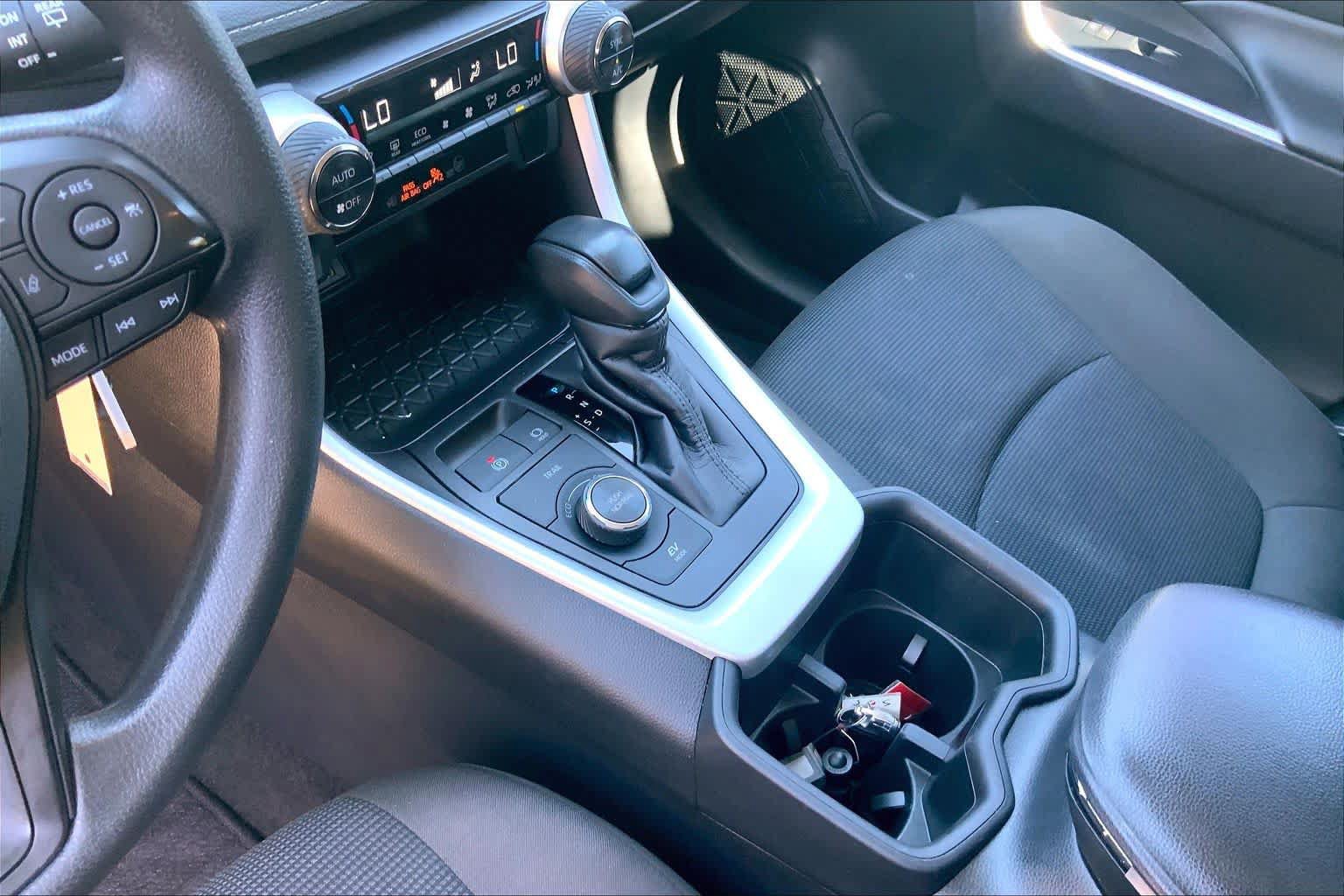 Used 2024 Toyota RAV4 LE AWD/4WD image 16