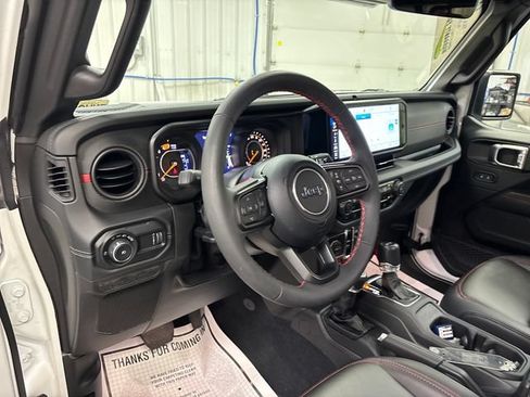 Used 2024 Jeep Wrangler Unlimited Rubicon AWD/4WD image 19