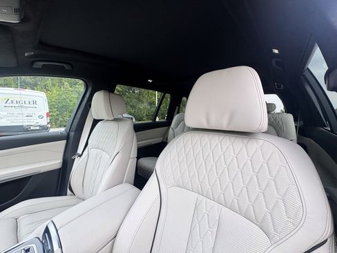 Used 2026 BMW X7 xDrive40i w/ Executive Package image 17
