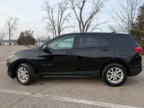 Used 2020 Chevrolet Equinox LS w/ LS Convenience Package image 9