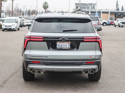 Used 2025 Chevrolet Traverse Z71 w/ Enhanced Driving Package image 3
