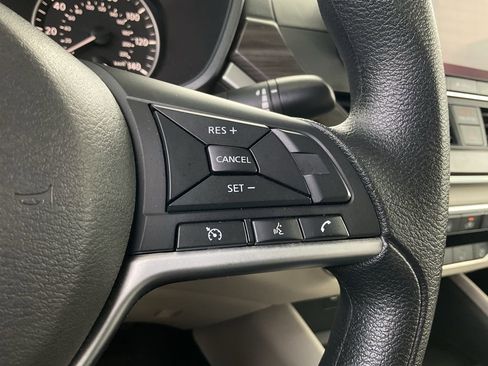 Used 2025 Nissan Altima 2.5 SV FWD image 29
