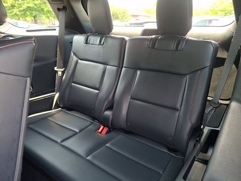 Used 2025 Ford Explorer ST-Line w/ ST-Line Street Pack AWD/4WD image 11