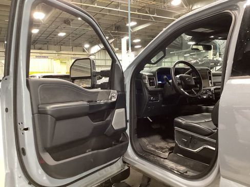 Used 2025 Ford F250 Platinum w/ Tremor Off-Road Package AWD/4WD image 2