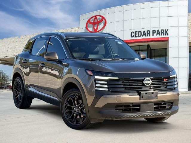 Used 2025 Nissan Kicks SR w/ SR Premium Package AWD/4WD image 1