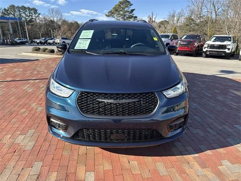 Used 2023 Chrysler Pacifica Limited w/ S Appearance Package image 31