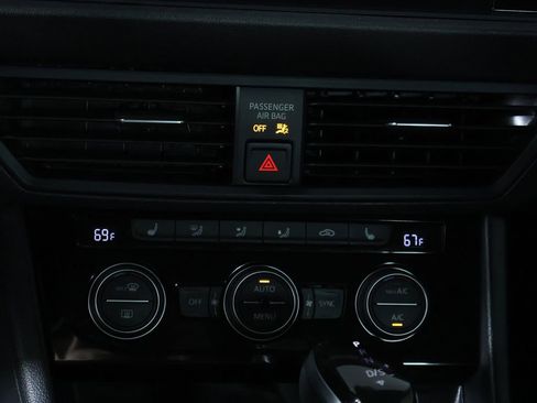 Used 2023 Volkswagen Jetta SE FWD image 38