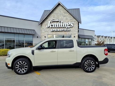 Used 2024 Ford Maverick Lariat image 2