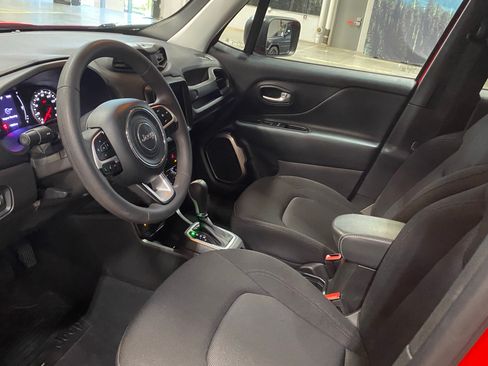 Used 2023 Jeep Renegade Latitude AWD/4WD image 10