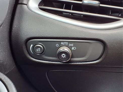 Used 2024 Chevrolet Malibu LT FWD image 19