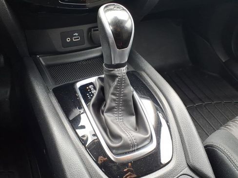 Used 2020 Nissan Rogue SV image 8