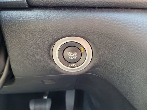 Used 2024 Chrysler Pacifica Limited FWD image 26