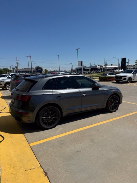 Used 2024 Audi Q5 e Premium Plus w/ Premium Plus Package AWD/4WD image 2