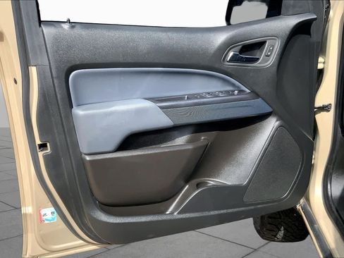 Used 2022 Chevrolet Colorado Z71 AWD/4WD image 22