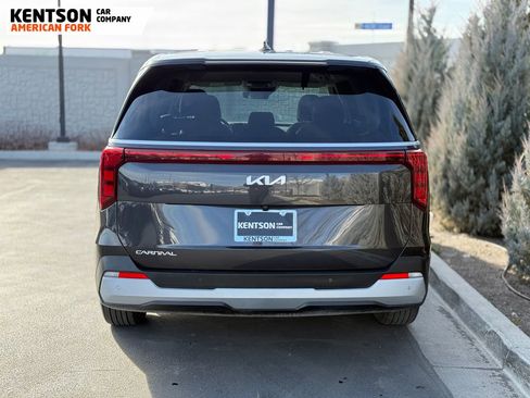 Used 2025 Kia Carnival image 7