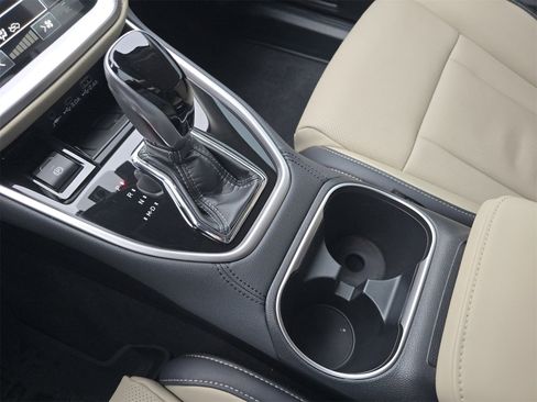Used 2025 Subaru Outback Limited XT image 31