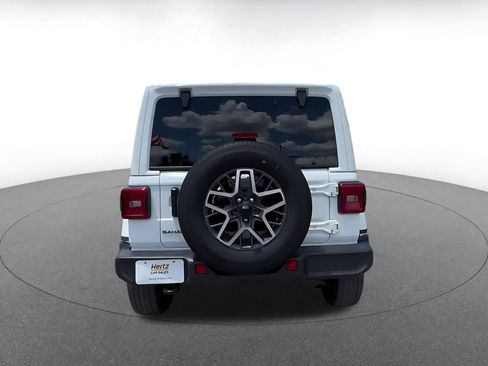 Used 2025 Jeep Wrangler Sahara AWD/4WD image 12