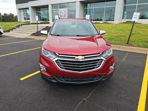 Used 2018 Chevrolet Equinox Premier FWD image 2