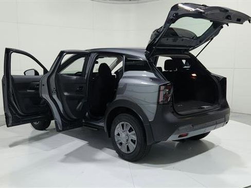 Used 2025 Nissan Kicks S image 12