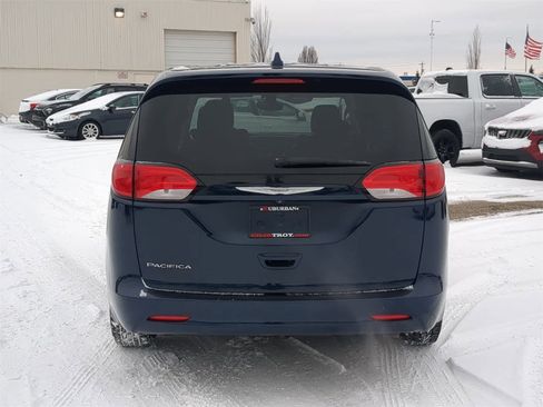 Used 2017 Chrysler Pacifica Touring image 13