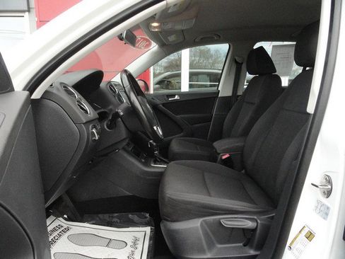 Used 2017 Volkswagen Tiguan Limited w/ Premium Package image 9