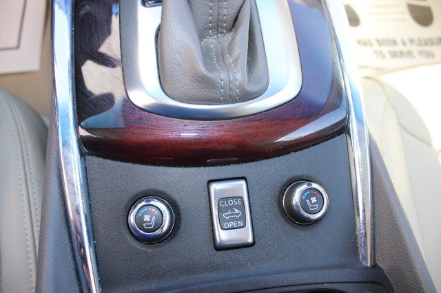 Used 2011 INFINITI G37 Convertible w/ Premium Pkg RWD image 29