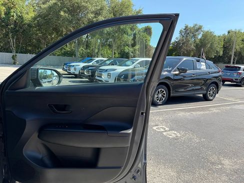 Used 2025 Hyundai Kona SEL AWD/4WD image 30